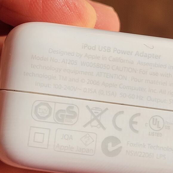 Apple A1205 USB Power Adapter for iPod & iPhone - Picture 6 of 6